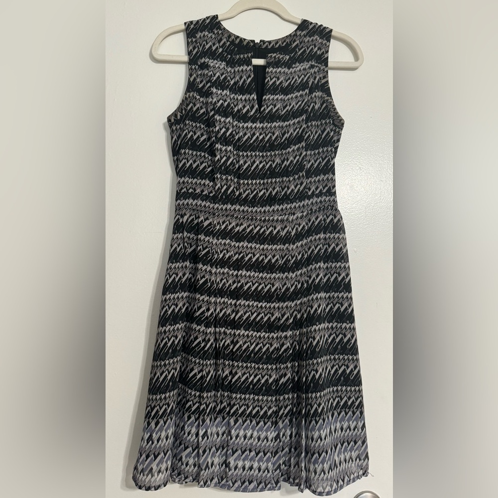 Halogen Black and White V-Neck Pleated Knee Length Office Dress